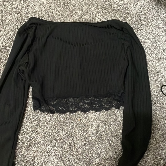 Small black cropped long sleeve v neck with a lace bottom - Picture 2 of 2